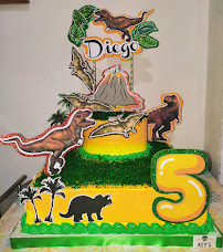 Torta de dinosaurios elaborada por KEY'S
